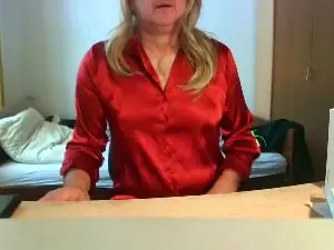 Cam4 Live Sex of ShinyLarissa