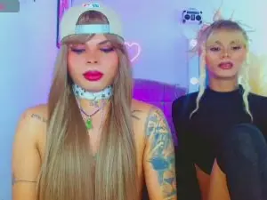 Cam4 Live Porn of leslychaneldoll