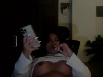 Chaturbate Adult Webcam of amira_papaya69