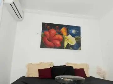 Chaturbate Nude Webcam of luna_hills15