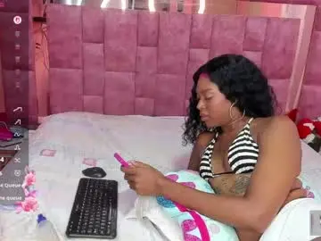 Chaturbate Live Sex Cam of shenielxxx