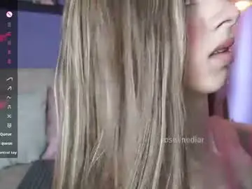 Chaturbate Live Sex Cam of roselinedior