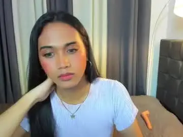 Chaturbate Live Sex Cam of hugecock_pretty123