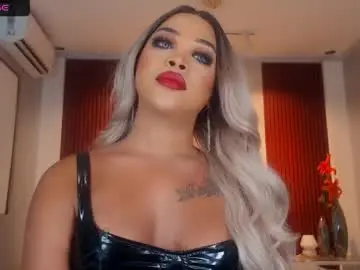 Chaturbate Live Sex Cam of urmajestytyra