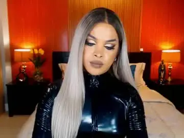 Chaturbate Live Sex Cam of urmajestytyra