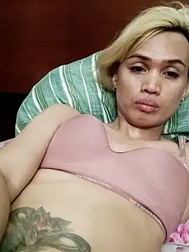 Stripchat Free Live Porn of QueenSoreal