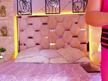 Stripchat Live Sex Cam of Nina_Strauss