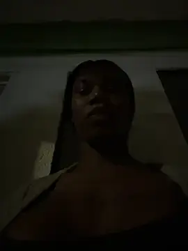Stripchat Free Porn Cam of sweetsarabig22cm