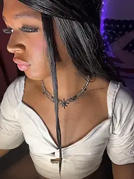 Stripchat Live Sex Cam of cherxyl_royal
