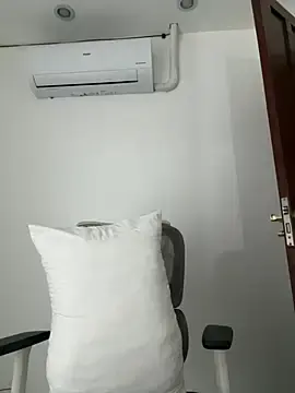 Stripchat Sex Cam of tsvivianaxxxxxxxx