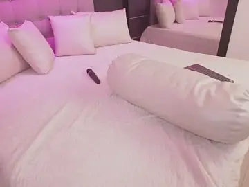 Stripchat Sex Cam of BellaLatinaTS
