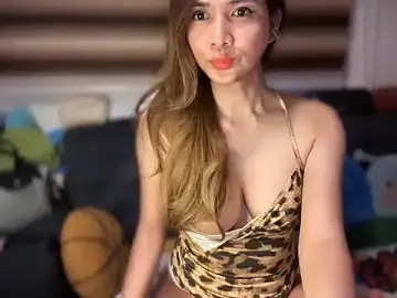 Stripchat Live Sex Cam of Bigsurpriseforyoux