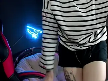Stripchat Nude Webcam of SkinnyWinx