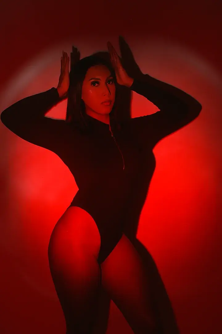 Mia_hornny_