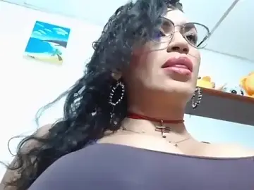 Stripchat Live Sex Cam of Rosebigtits
