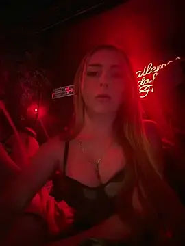 Stripchat Adult Webcams of tinker_exotic_1