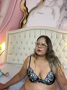 Stripchat Adult Webcams of Lucy_Milf_474