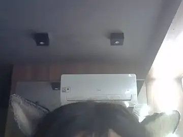 Stripchat Adult Webcam of SkinnyKitten