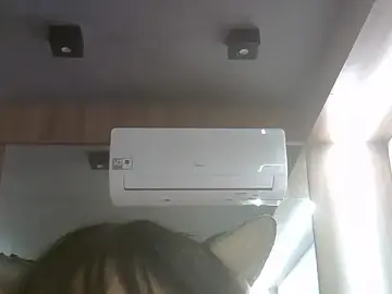 Stripchat Free Porn Cam of SkinnyKitten