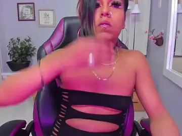 Stripchat Adult Video Chat of Nahomy_Collins_