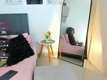 Stripchat Sex Cam of hollyprincess_2