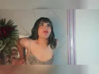 Xlovecam Live Sex of GlossyyBratz